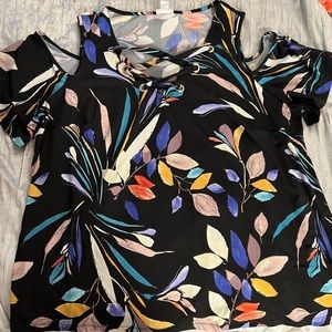 Avenue size 22/4 cold shoulder patterned shirt. Short sleeves. Lace up front